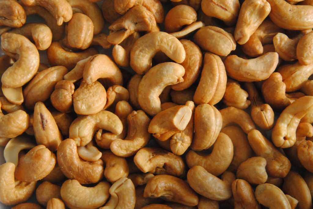 Кешью - польза и вред для организма, свойства ореха и калорийность