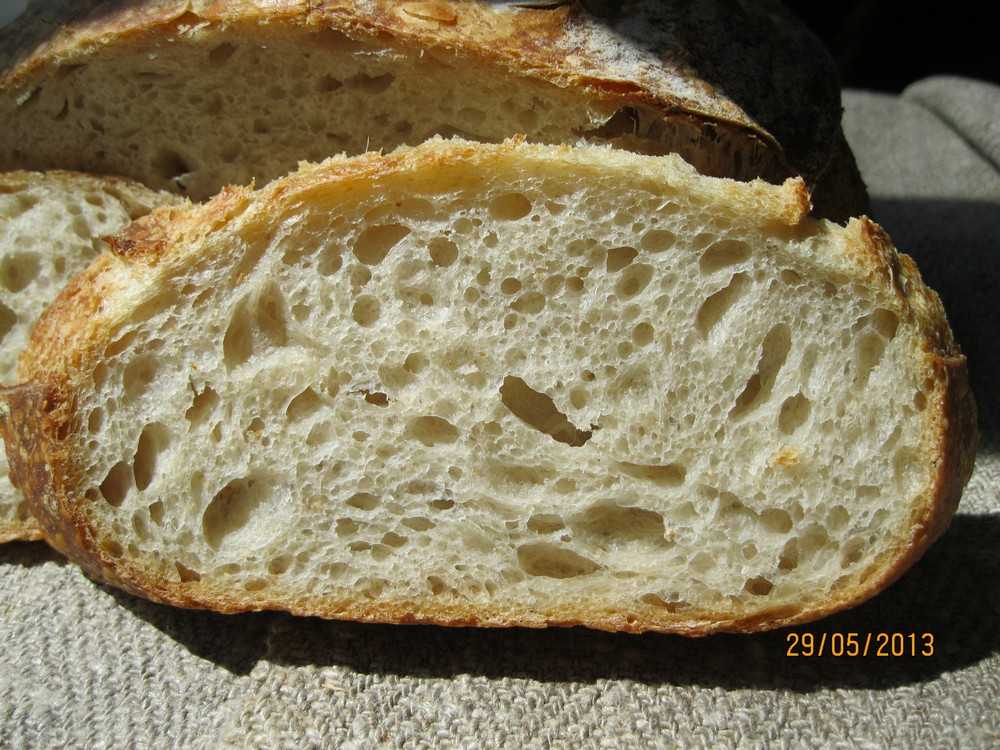 Вкусный пшеничный хлеб рецепт. Хлеб пшеничный цельнозерновой. Вермонтский хлеб на закваске. Пшеничный закваске пшеничный. Хлеб пшеничный на закваске с цельнозерновой мукой.