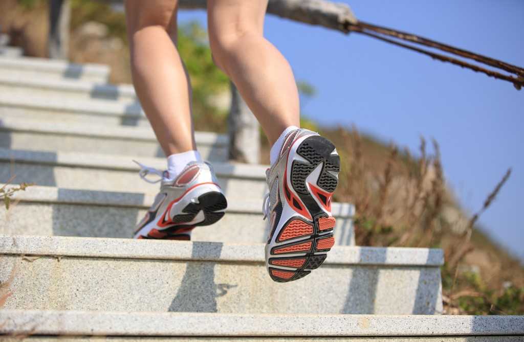 Ходьба по лестнице для похудения: отзывы и результаты о подъеме, упражнения и тренировки, а также все о беге в подъезде по ступенькам