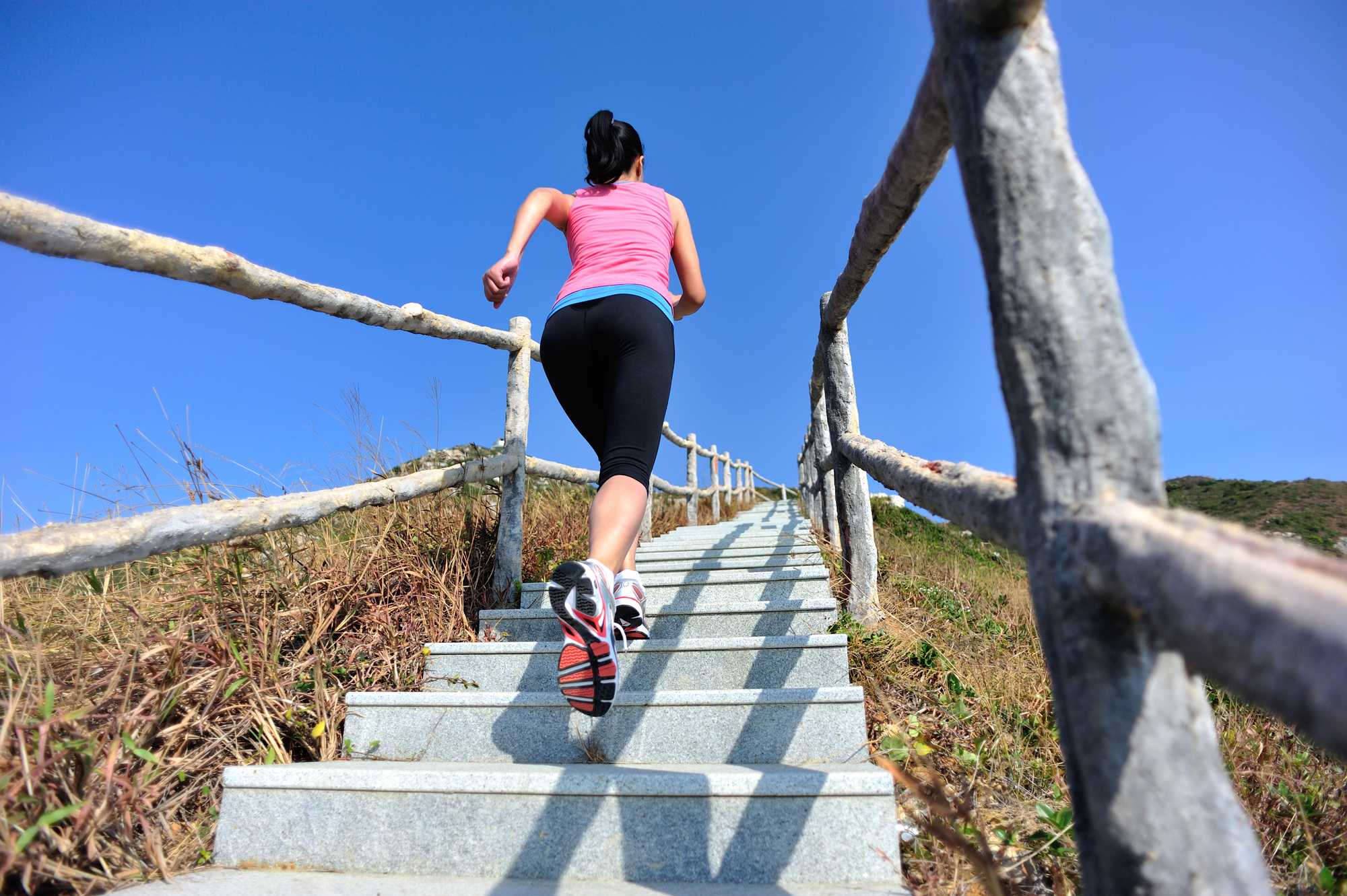 Бег по лестнице в подъезде для похудения: эффективно ли упражнение?