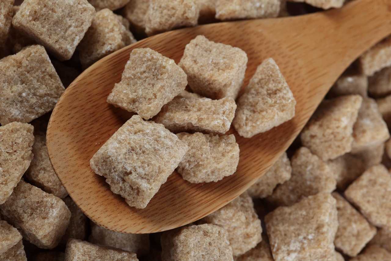 Калорийность сахара на 100 грамм, сколько калорий и бжу в 1 чайной ложке сахарного песка – fitofish.ru